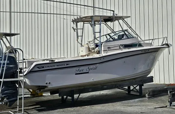 Slide: The Image of Grady-White 268 Islander Walkaround 1996 - 4