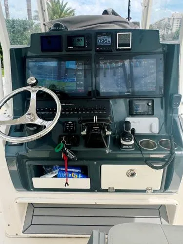 Slide: The Image of Cobia 301 Seakeeper 2019 - 7