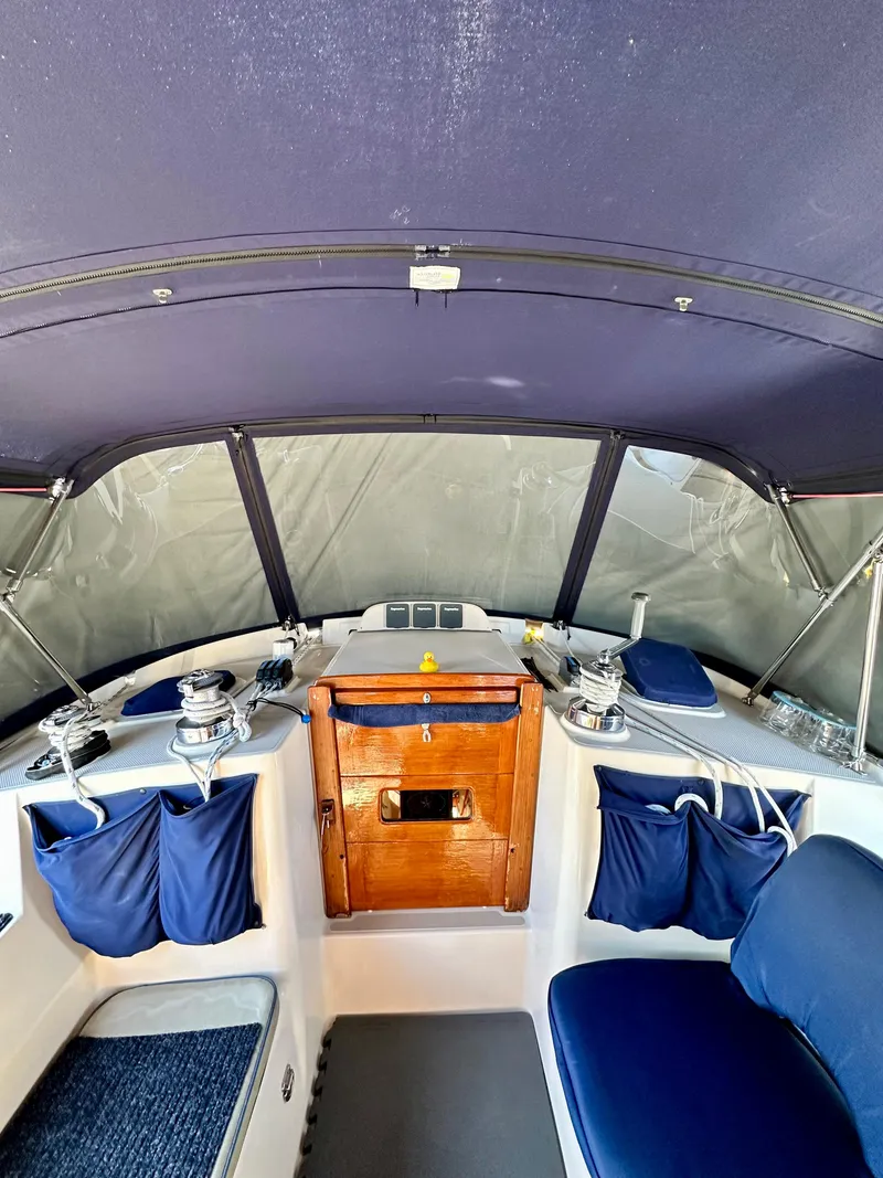 Slide: The Image of Interior of a 2006 Island Packet 440 yacht. - 12