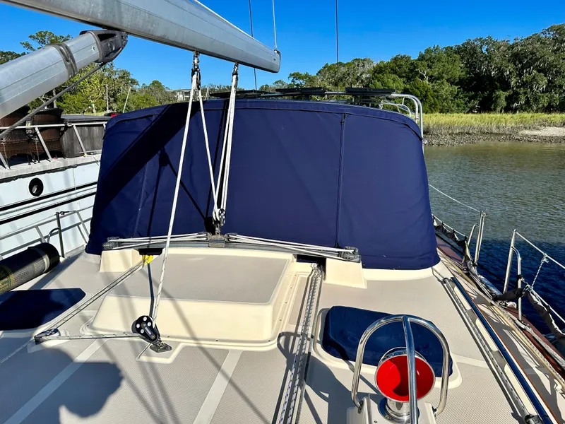 Slide: The Image of Island Packet 440 sailboat, 2006 model, featuring a blue cover. - 20