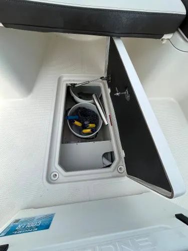 Slide: The Image of Sailfish 290 CC 2023 - 8
