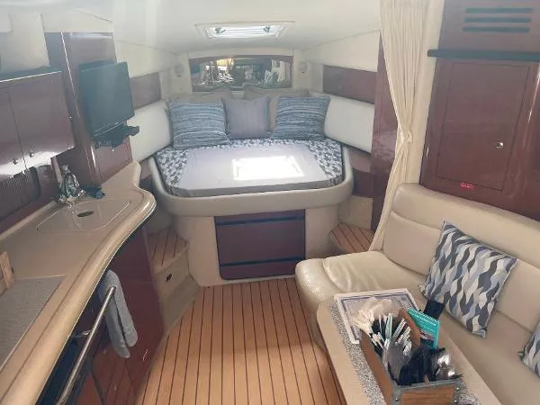 Slide: The Image of Sea Ray 320 Sundancer 2002 - 11