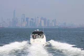 Slide: The Image of Sea Ray Sundancer 380 2002 - 4