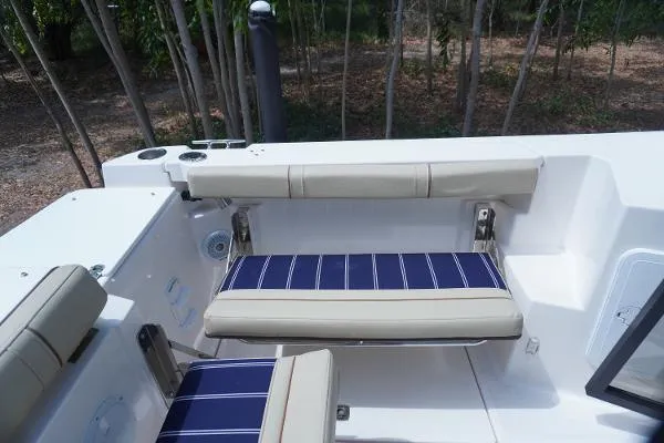 Slide: The Image of Ranger Tug R-27 2021 - 10