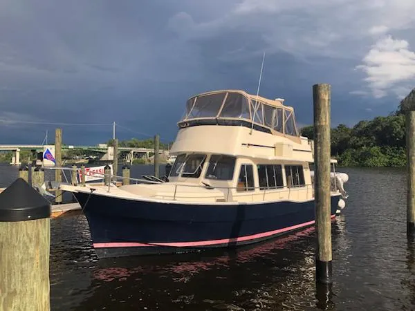 Slide: The Image of Mainship 400 Trawler 2004 - 1