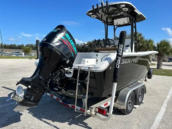 Slide: The Image of Sea Pro 219 Center Console 2018 - 3
