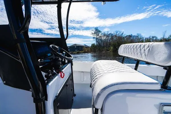 Slide: The Image of Privateer 28 Center Console 2001 - 11