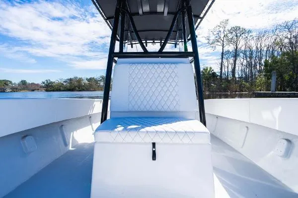 Slide: The Image of Privateer 28 Center Console 2001 - 6