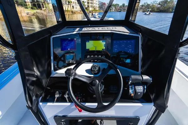 Slide: The Image of Privateer 28 Center Console 2001 - 9