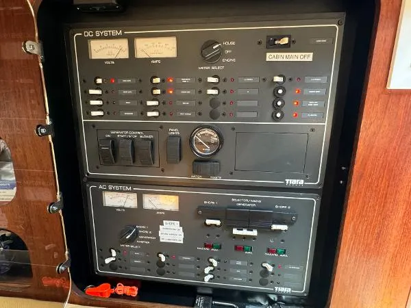 Slide: The Image of Tiara 3100 Open 2000 - 6