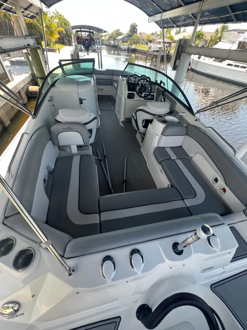 Slide: The Image of NauticStar 243 DC 2022 - 8