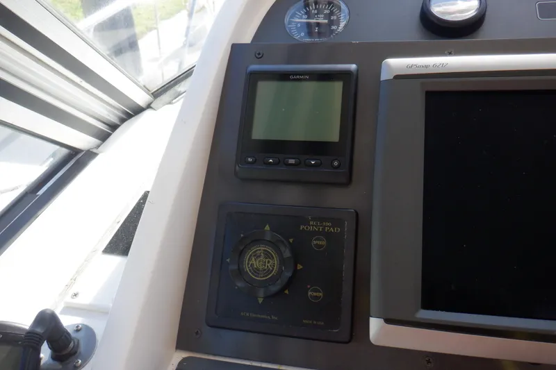 Slide: The Image of Interior of 2001 Linssen DS 45 yacht with plush seating and modern helm. - 27