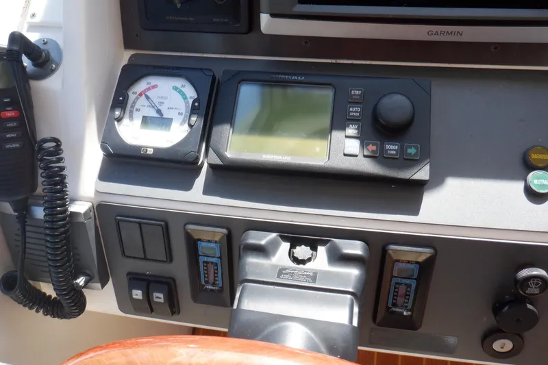 Slide: The Image of Interior of 2001 Linssen DS 45 yacht with kitchenette and seating area. - 30