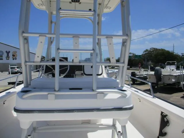 Slide: The Image of 2002 Everglades 250 Center Console boat, interior view, blue sky. - 21