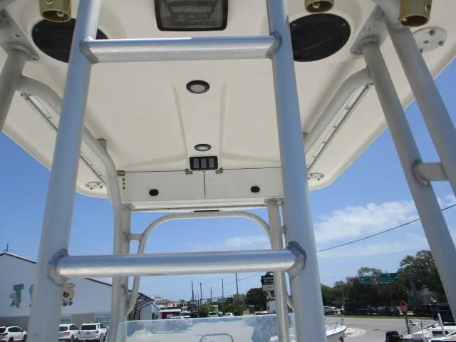 Slide: The Image of Ladder on Everglades 250 Center Console boat, year 2002. - 28