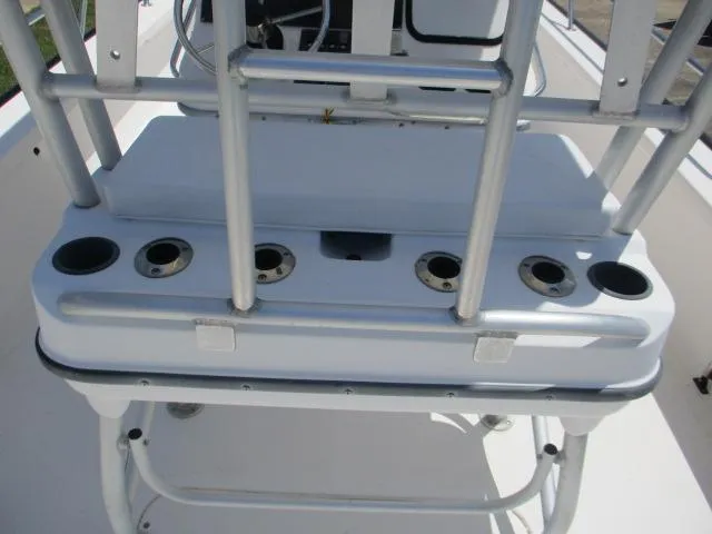 Slide: The Image of Everglades 250 Center Console 2002 with fishing rod holders. - 30