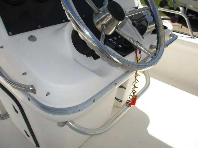 Slide: The Image of Steering console of a 2002 Everglades 250 Center Console boat. - 41