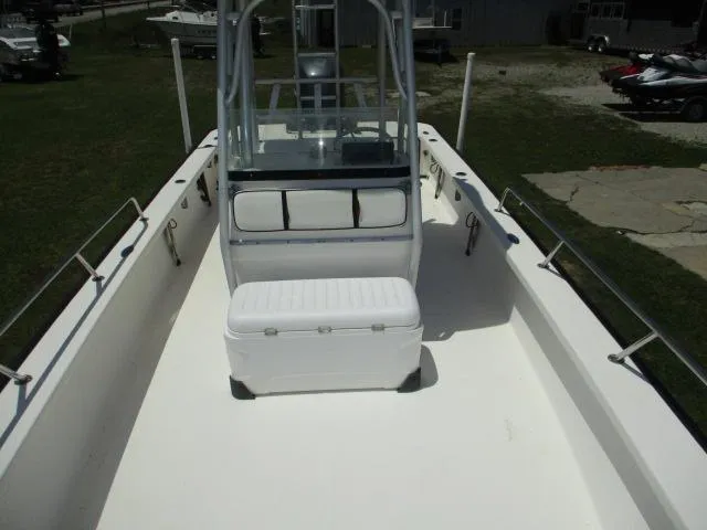 Slide: The Image of Everglades 250 Center Console boat, 2002 model, featuring white deck and console. - 43