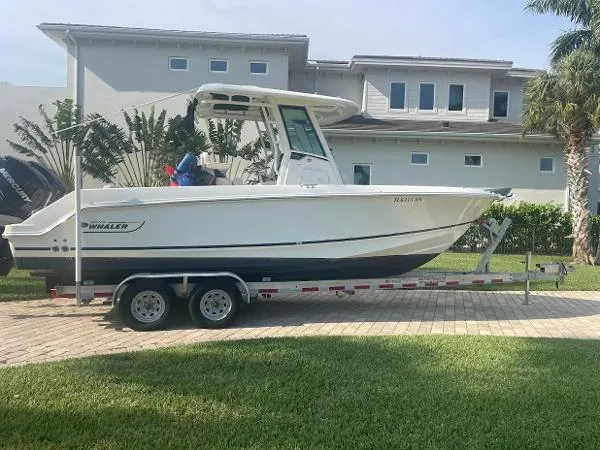 Slide: The Image of Boston Whaler 250 Outrage 2018 - 6