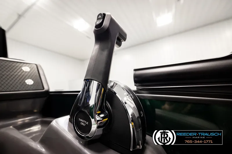 Slide: The Image of Throttle control lever of 2026 Bennington MOFBSF boat, featuring sleek design and modern functionality. - 36
