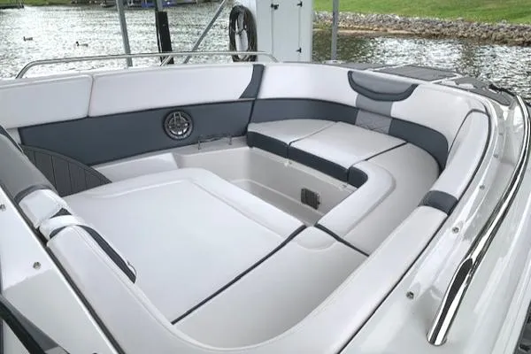 Slide: The Image of Chaparral 280 OSX 2021 - 10
