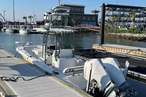 Slide: The Image of Yellowfin 26 Hybrid 2020 - 6