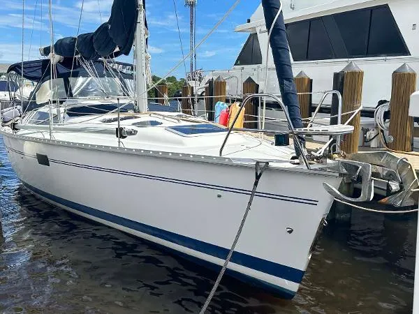 Slide: The Image of Hunter 40.5 Legend 1993 - 2