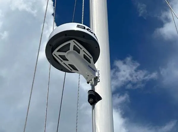 Slide: The Image of Hunter 40.5 Legend 1993 - 5