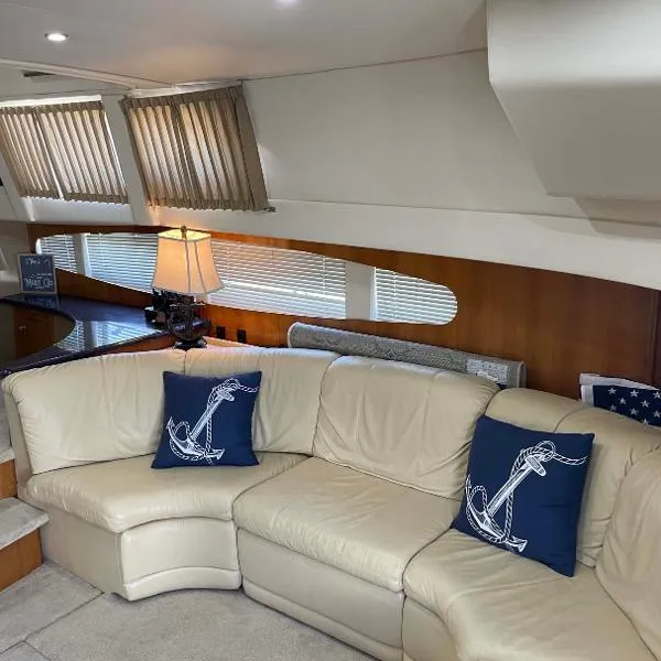 Slide: The Image of Carver Yachts 410 Sport Sedan 2002 - 10