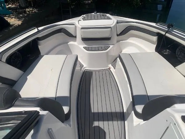 Slide: The Image of Yamaha 242 Limited S E-Series 2018 - 4