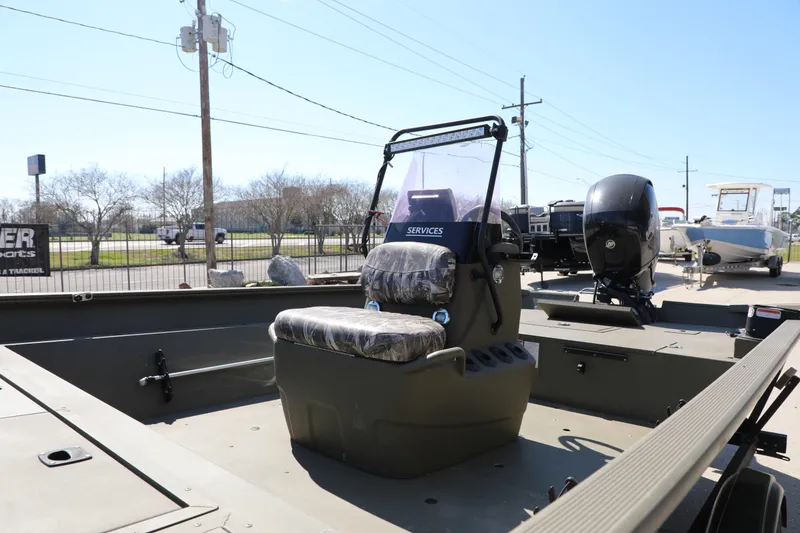 Slide: The Image of 2021 Tracker Grizzly 2072 SC All-Welded boat with camo seating and outboard motor. - 8