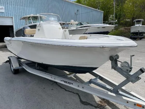 Slide: The Image of Tidewater 198 Center Console 2016 - 8