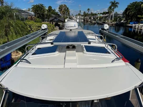 Slide: The Image of Cutwater C-28 LE 2020 - 3