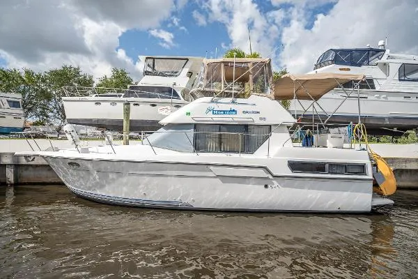 Slide: The Image of Carver Yachts 33 Flybridge Cruiser 1992 - 0