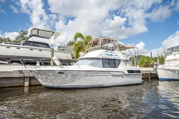Slide: The Image of Carver Yachts 33 Flybridge Cruiser 1992 - 1