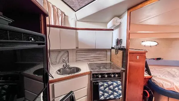Slide: The Image of Carver Yachts 33 Flybridge Cruiser 1992 - 10