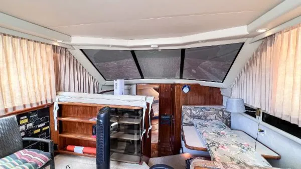 Slide: The Image of Carver Yachts 33 Flybridge Cruiser 1992 - 8