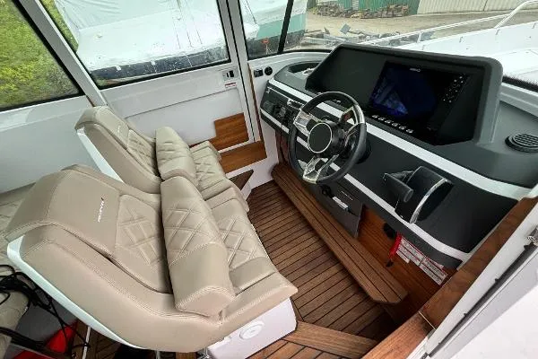 Slide: The Image of Axopar 28 CABIN 2023 - 5