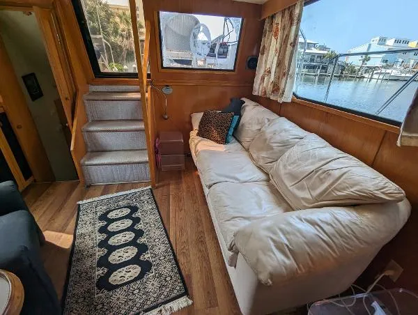 Slide: The Image of Chris-Craft 372 Catalina 1989 - 5