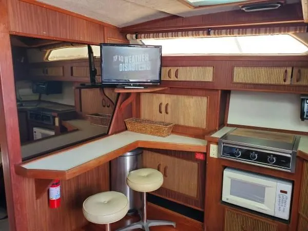 Slide: The Image of Sea Ray 390 Express 1986 - 10