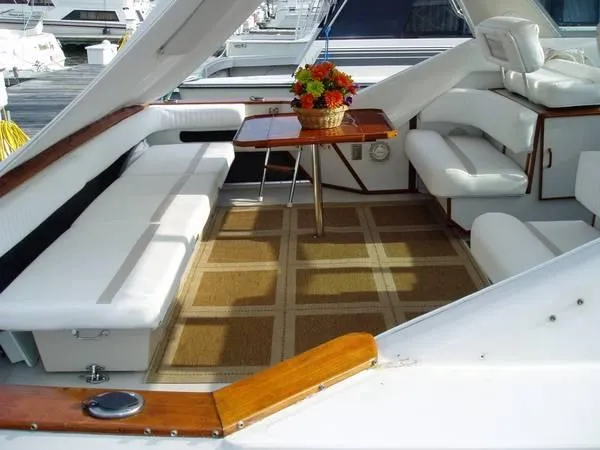 Slide: The Image of Sea Ray 390 Express 1986 - 5