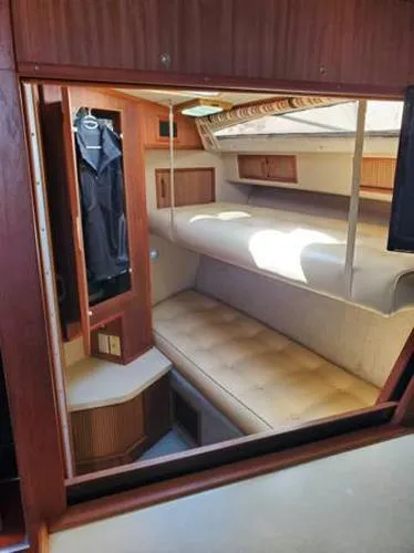 Slide: The Image of Sea Ray 390 Express 1986 - 9