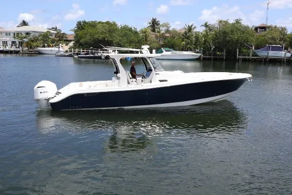 Slide: The Image of Edgewater 370 CC 2019 - 0