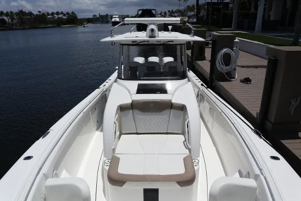 Slide: The Image of Edgewater 370 CC 2019 - 1