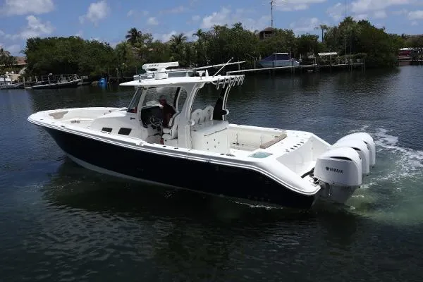 Slide: The Image of Edgewater 370 CC 2019 - 11