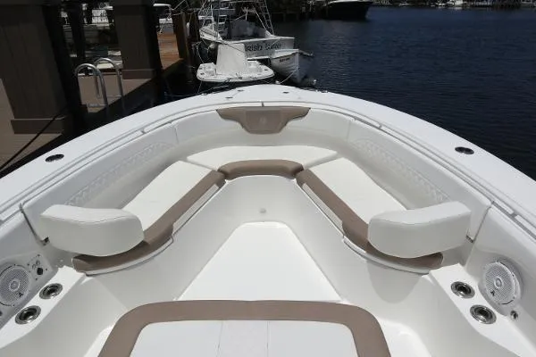 Slide: The Image of Edgewater 370 CC 2019 - 2