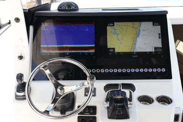Slide: The Image of Edgewater 370 CC 2019 - 3