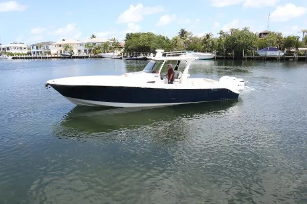 Slide: The Image of Edgewater 370 CC 2019 - 8