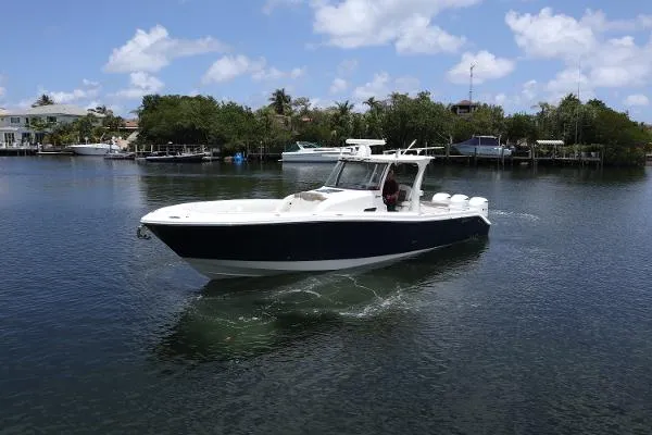 Slide: The Image of Edgewater 370 CC 2019 - 9