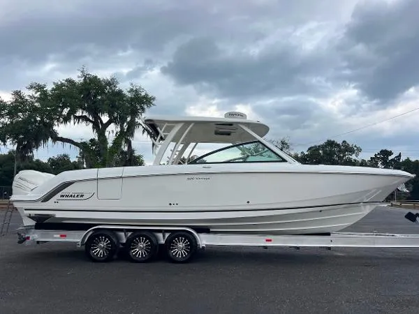 Slide: The Image of Boston Whaler 320 Vantage 2019 - 0